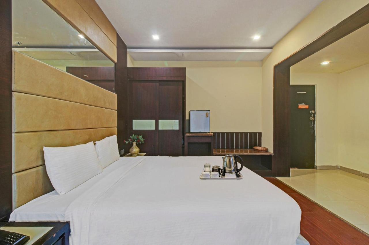 Oyo Townhouse 707 Grand Krishna Hyderabad Exterior foto