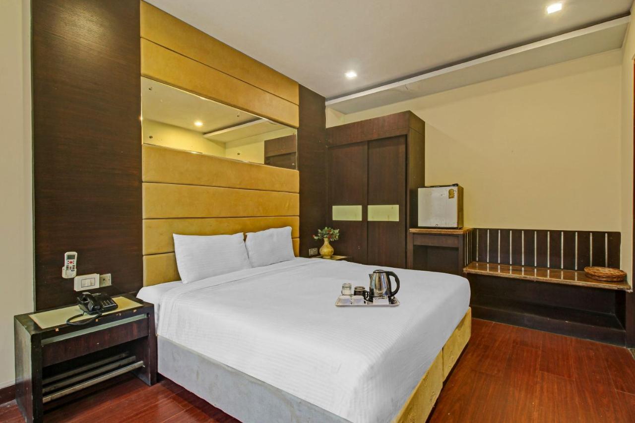 Oyo Townhouse 707 Grand Krishna Hyderabad Exterior foto